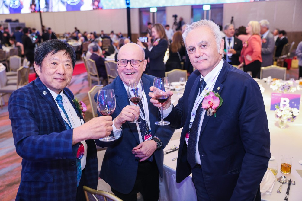 Spanish Representative, Italian Sister Organization Representative, and American Affairs Committee Chairman Tsung