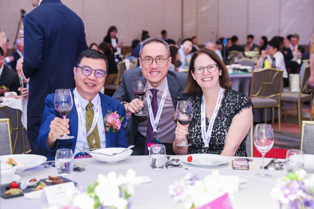 Trade Office of Swiss Industries Director with IEAT Board Members