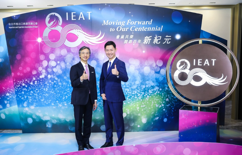 Group Photo of Japanese House of Representatives Motoyasu Yamada and IEAT Chairman Huang